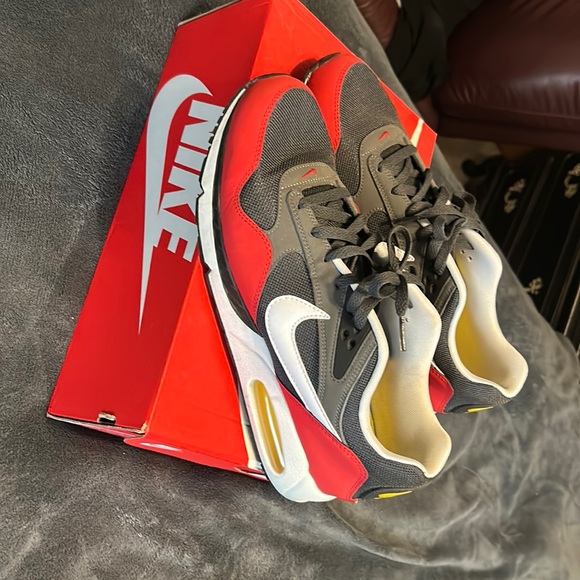 Men’s size 12 air maxs - Picture 1 of 4
